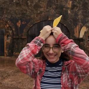 Meet your Posher, Adriana isabel